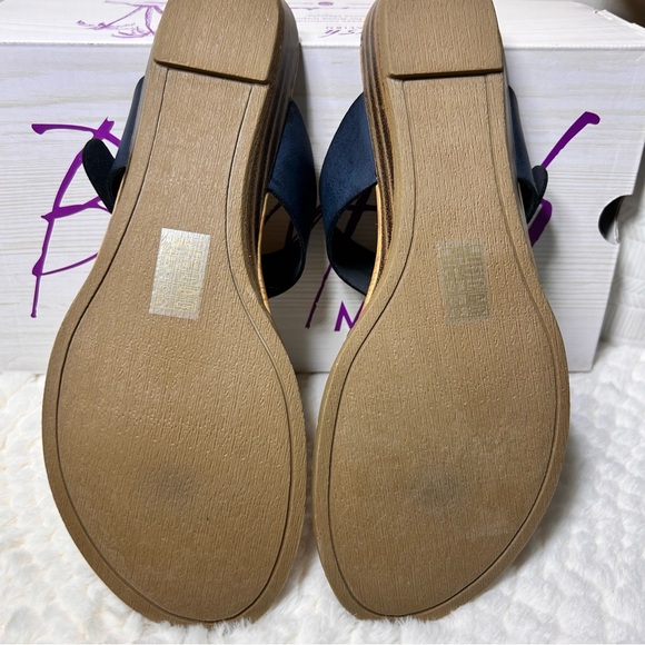 Blowfish Malibu Barro T-strap Women’s Sandal. Indigo Pisa Size 9. NWB - Picture 7 of 9